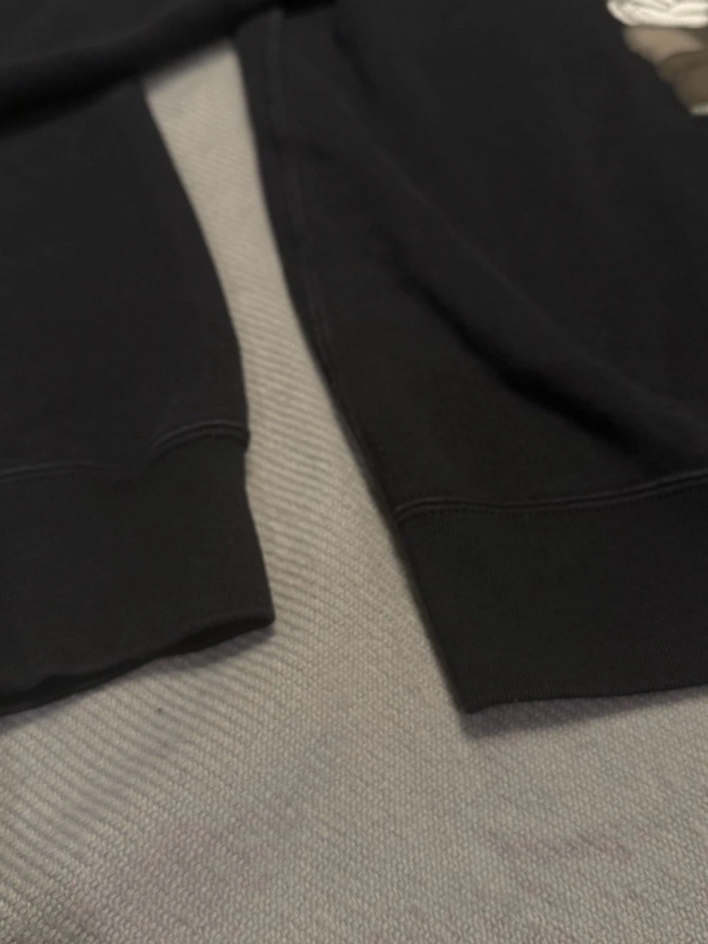 Uniqlo x KAWS Black Crewneck Sweater Companion Graphic Ch/13 - Adult Sm Pullover - Picture 4 of 9